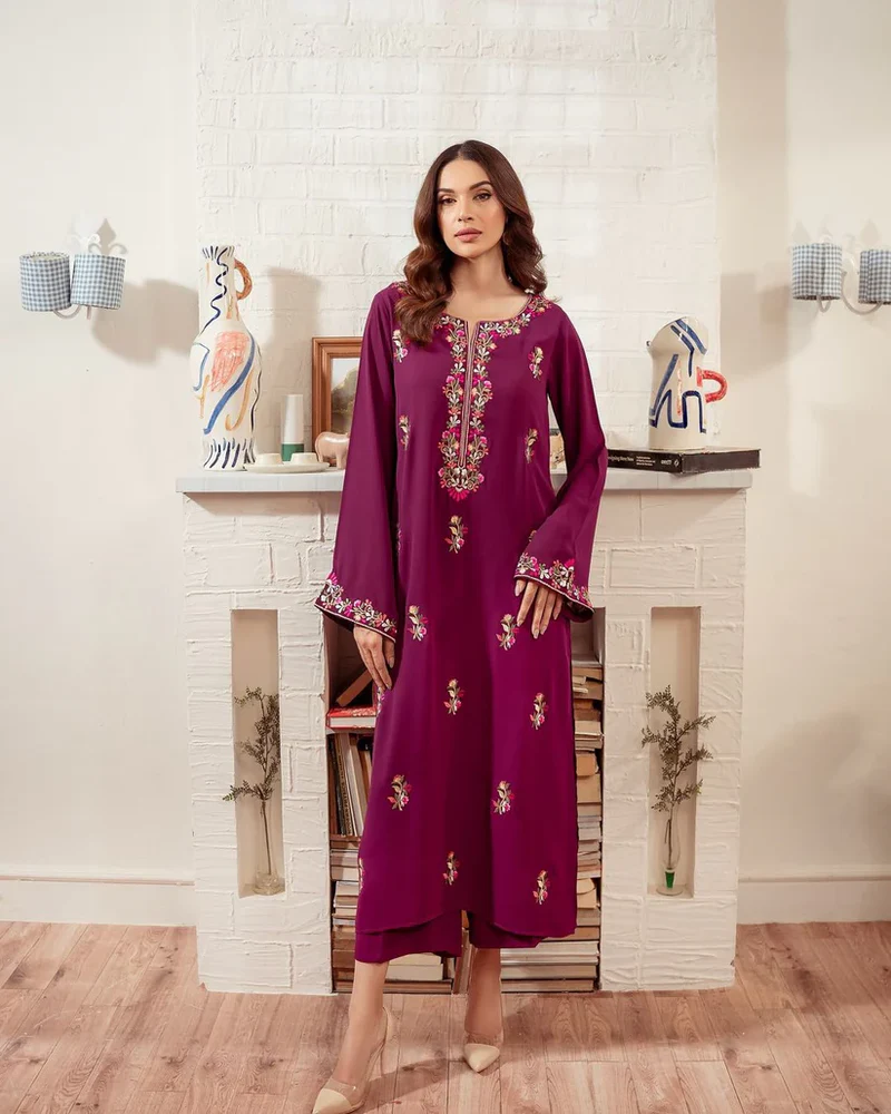 EC350D0C-A15F-440B-846E-35064AA9969F Rosebud Embroidered 2pcs - Image 1